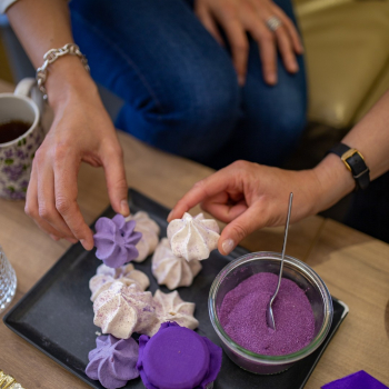 Passion meringues pour commencer la semaine en douceur 😋

#lamaisondelaviolette #violettes #violettesdetoulouse #àtoulouse #visiteztoulouse #toulousecity #artisanatfrancais #boutique #madeinoccitanie #occitanie #gastronomietoulouse #confiseries #bonbons