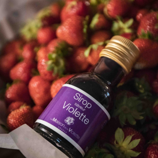 C'est la pleine saison des fraises : on vous recommande un peu de sirop de Violette ou de sucre saveur Violette pour vos desserts et instants gourmands... 🍓💜 #Violettes #Violette #ViolettesDeToulouse #MaisonDeLaViolette #FoodToulouse #ToulouseFood #FoodInToulouse #RecetteSucree #RecetteGourmande #VisitezToulouse #ToulouseTourisme #ToulouseVilleRose #fraises #fruits