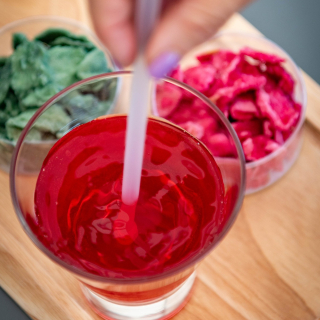 Nous aimons les fleurs, toutes les fleurs ! 
Et ce sirop à la rose est idéal pour un rafraichissement fleuri avec de l’eau plate ou pétillante 😋

#lamaisondelaviolette #violettes #violettesdetoulouse #àtoulouse #visiteztoulouse #madeinoccitanie #occitanie #gastronomietoulouse #siropdeviolette