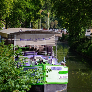 Des souvenirs de Toulouse, imaginés à Toulouse et conçus autant que possible localement. C'est tout ce que nous proposons depuis... 30 ans ! #Violettes #Violette #ViolettesDeToulouse #MaisonDeLaViolette #VisitezToulouse #ToulouseTourisme #ToulouseVilleRose #ToulouseMaVille #ToulouseFr #ToulouseOccitanie #Occitanie #HauteGaronne @vnftourisme #igerstlse_violet