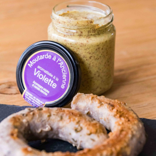 Idée de repas toulousain ? Une saucisse de Toulouse accompagnée de moutarde à la violette ! Notre petit plus : une salade verte et sa vinaigrette à base de moutarde Violette ! #Violettes #Violette #ViolettesDeToulouse #MaisonDeLaViolette #sel #seldemer #FoodToulouse #ToulouseFood #FoodInToulouse #RecetteSalee #RecetteGourmande #VisitezToulouse #ToulouseTourisme #ToulouseVilleRose