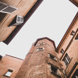 C'est dans le magnifique cadre de La Tour du Capitole que nous avons réalisé notre dernière séance photo !

C'est tout en haut de cette tour des capitouls du XVe siècle que se cache un logement réparti sur 3 étages... Un cadre exceptionnel pour une nuit romantique ou un séjour au plus près de la brique toulousaine, avec une vue imprenable sur notre belle ville toulousaine !

Restez bien connecté(e)s, on vous organise très bientôt une surprise avec l'équipe de la Tour du Capitole...

#Violettes #Violette #ViolettesDeToulouse #MaisonDeLaViolette #VisitezToulouse #ToulouseTourisme #ToulouseVilleRose #ToulouseMaVille #ToulouseFr #ToulouseOccitanie #Occitanie #HauteGaronne #Capitole #igerstlse_violet