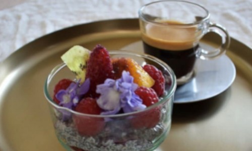 Dessert de saison : bol d’énergie fruits rouges / graines de chia / Violette