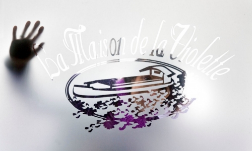 Le Vulcain, une authentique péniche prénommée « Maison de la Violette »